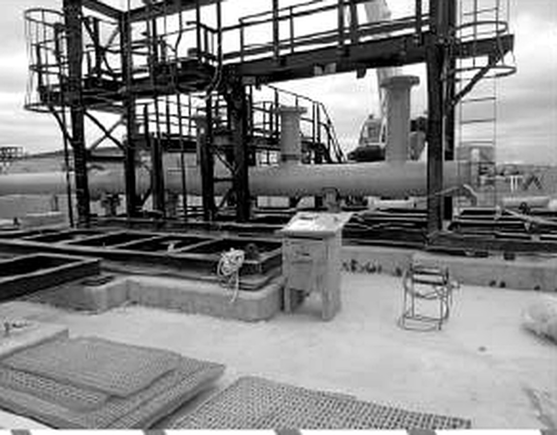 Sistema de piping y estructura industrial
